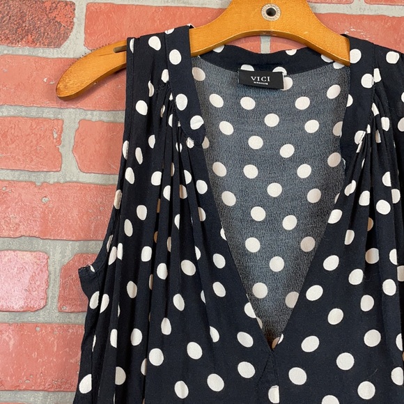 VICI Black and White Polka Dot Sleeveless V Neck Tank Blouse M - Picture 2 of 9